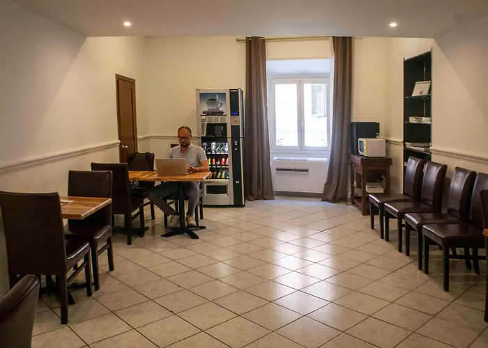 Domus Hotel *
